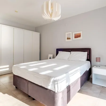 Luminous Flat 7 Min To Arcadium Mall In Apartment